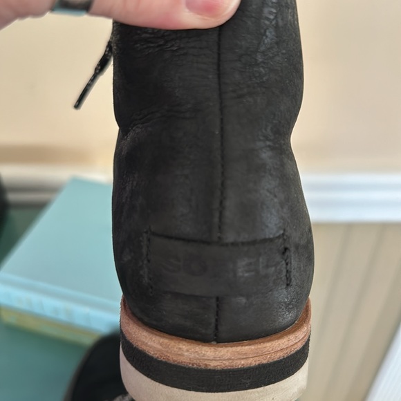 Sorel black leather and suede shoes. Excellent condition. - Picture 7 of 9